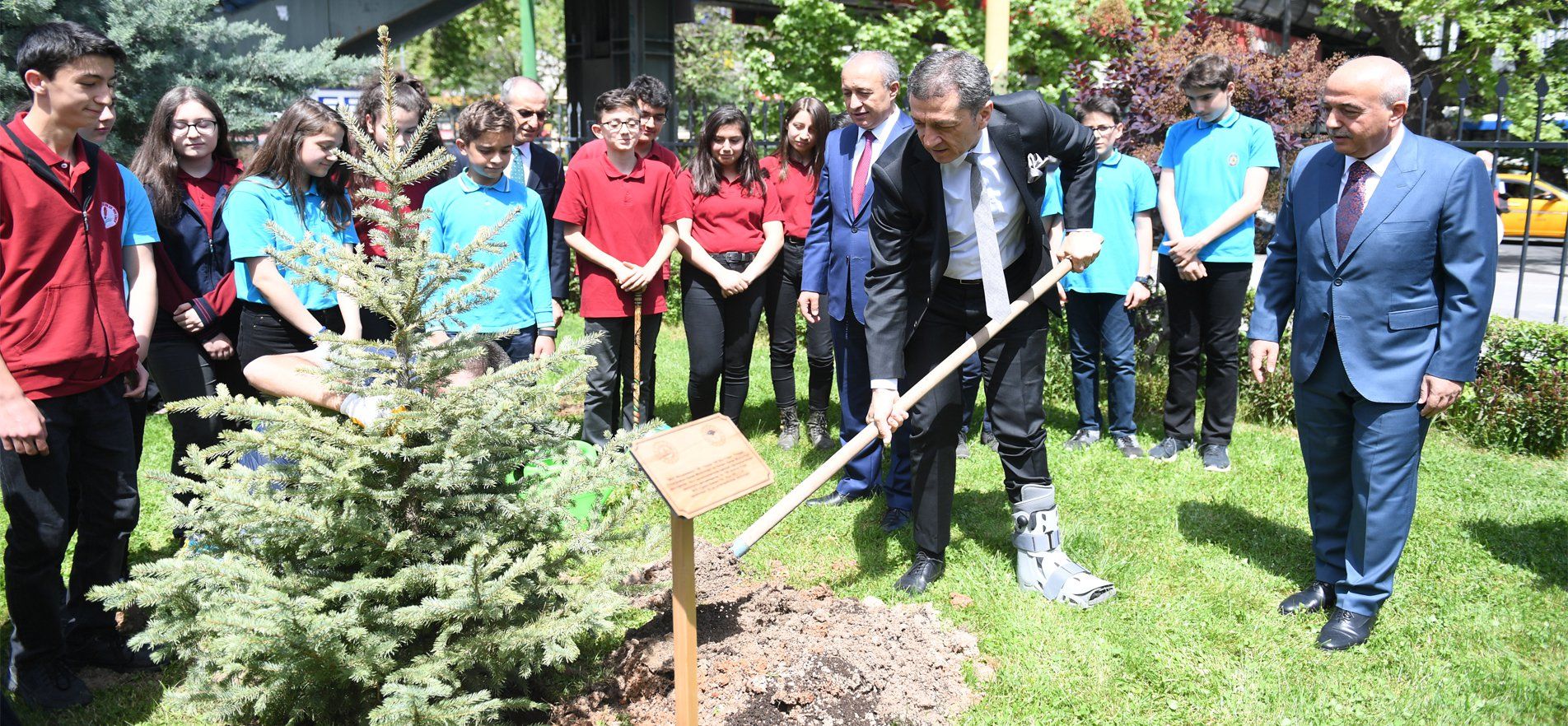 BAKAN SELÇUK, MİLLÎ MÜCADELE'NİN 100. YILINDA 100 BİNİNCİ FİDANI DİKTİ