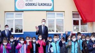 BAKAN SELÇUK 2. YARIYILIN AÇILIŞINI IĞDIR'DA BİR KÖY OKULUNDA GERÇEKLEŞTİRDİ