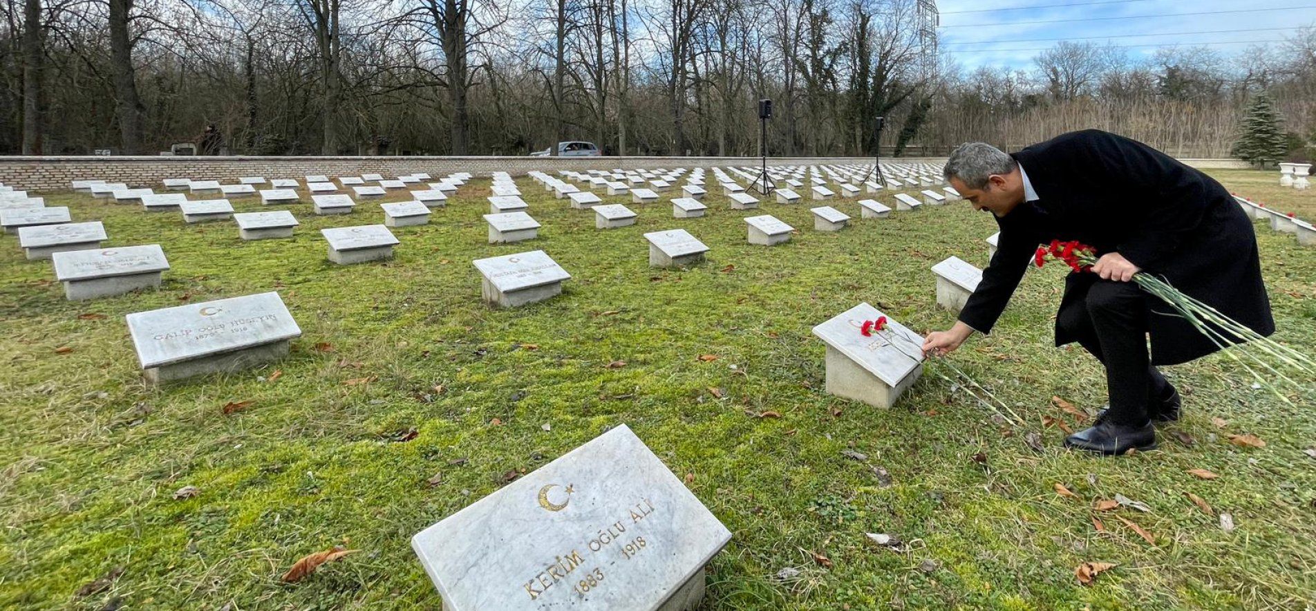 BAKAN ÖZER, MACARİSTAN'DA GALİÇYA TÜRK ŞEHİTLİĞİ'Nİ ZİYARET ETTİ