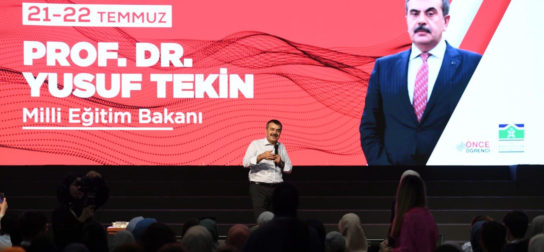 BAKAN TEKİN ÜNİVERSİTE TERCİHİ YAPACAK GENÇLERLE BULUŞTU